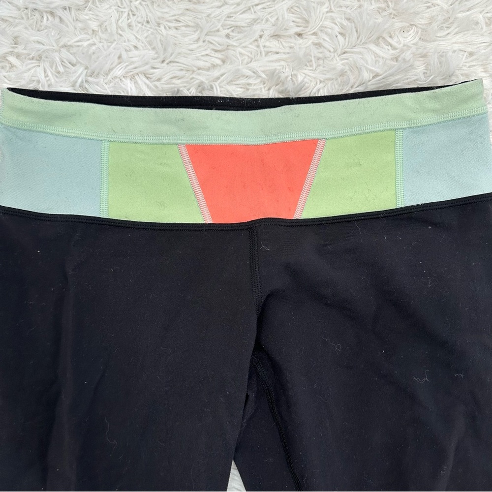 Lululemon Black Reversible cropped Leggings 8 - Picture 2 of 6
